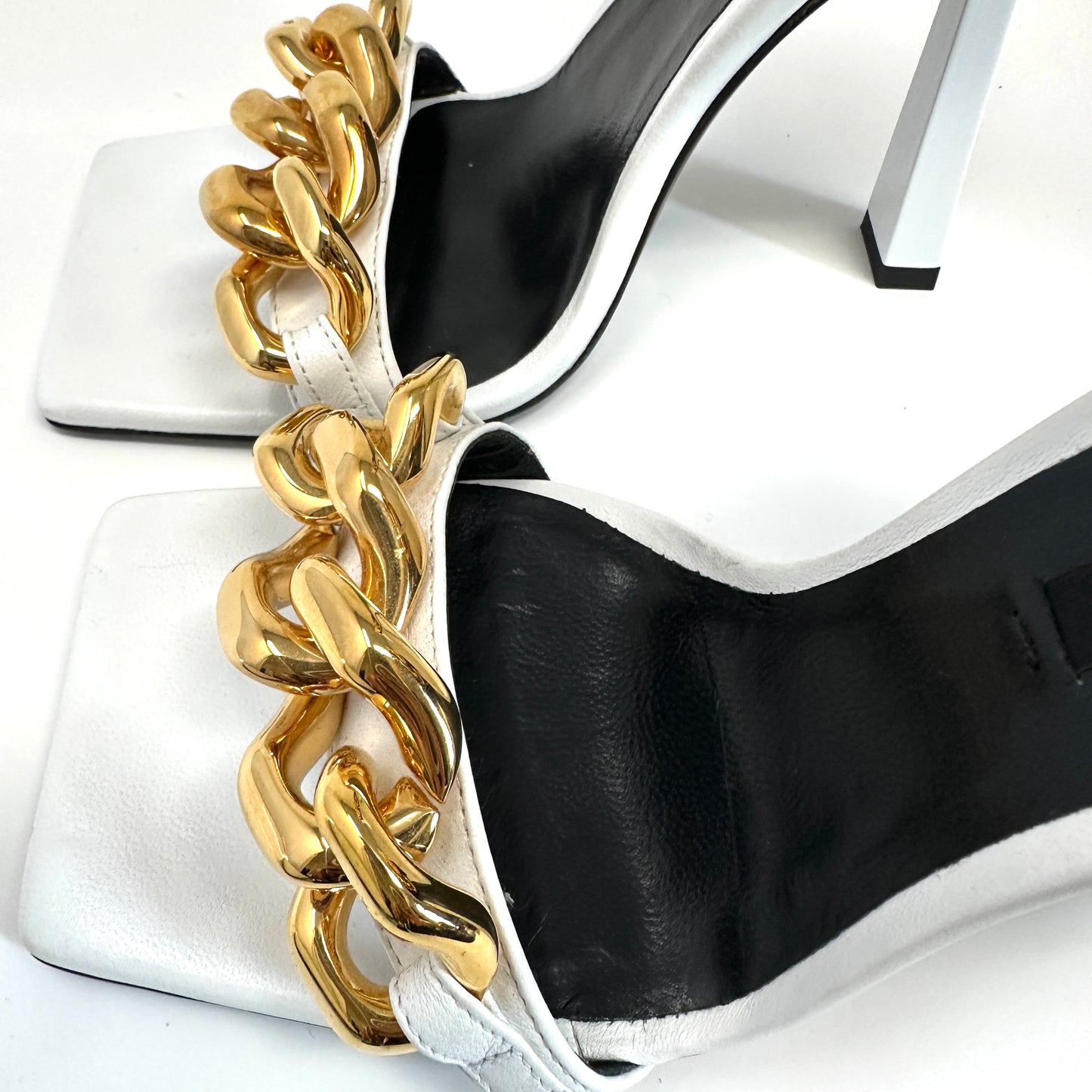 VERSACE MEDUSA CHAIN WHITE HIGH HEEL 37