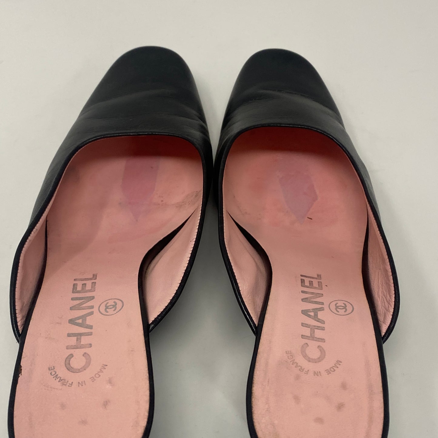 CHANEL VTG BLACK HEELS 37