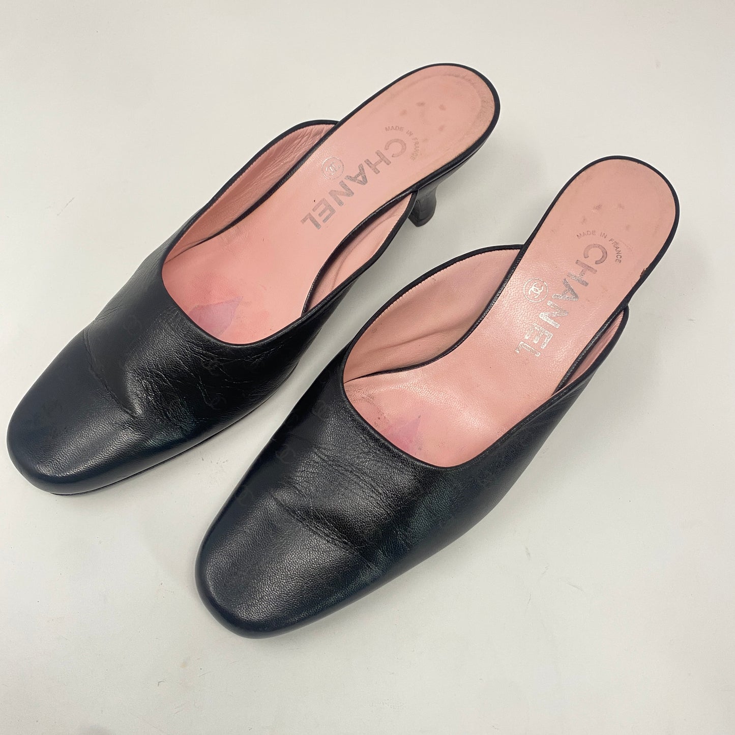 CHANEL VTG BLACK HEELS 37